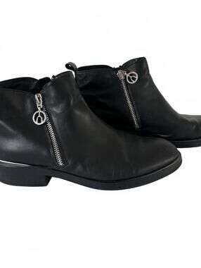 Wishbone Collection Black Leather Low Block Heel Ankle Boots - Size 8